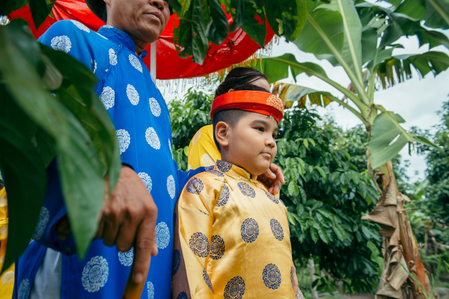 THE LANDSCAPE OWNER VISITS THE VILLAGE (MS001)